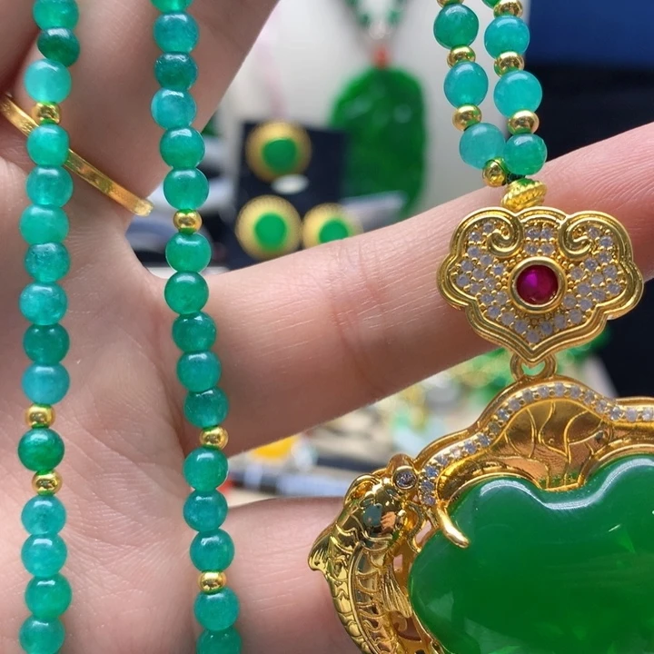 翡翠颈饰未镶嵌吊坠