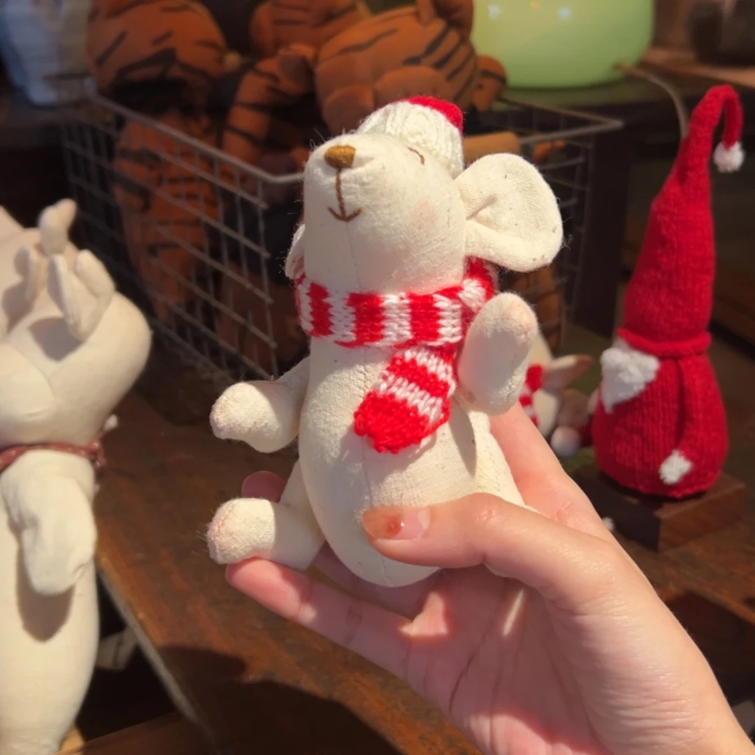 摆件陶瓷。      陶瓷。