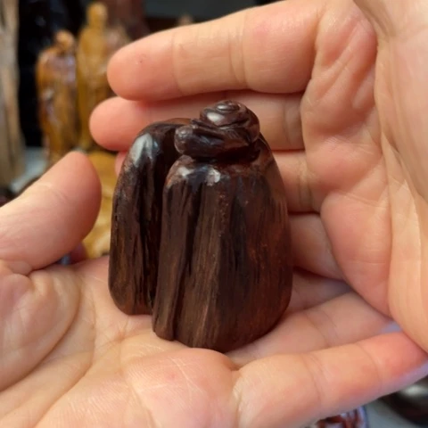 【闪购商品】小叶紫檀把件………………….