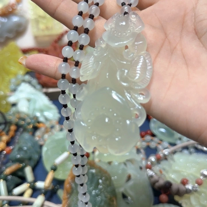 未镶嵌蛇纹石玉吊坠