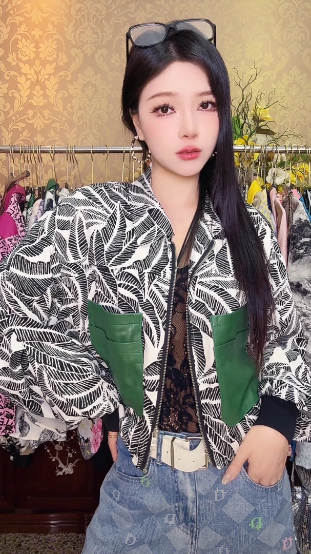 1674立领拉链拼色印花时尚宽松短外套