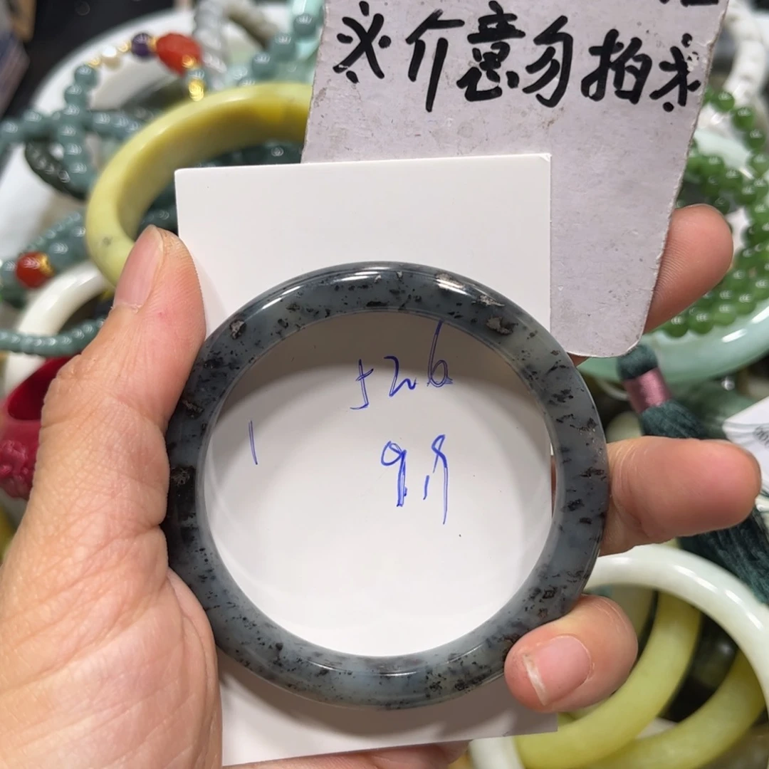 蛇纹石玉手镯未镶嵌绮***?