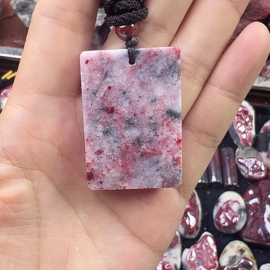 天然辰砂天然原矿朱砂吊坠