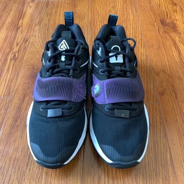 字母哥3代 44.5码 正品篮球鞋