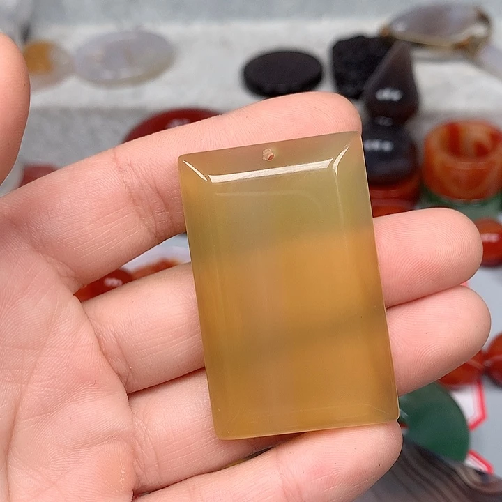 苏***酒未镶嵌颈饰玛瑙/玉髓