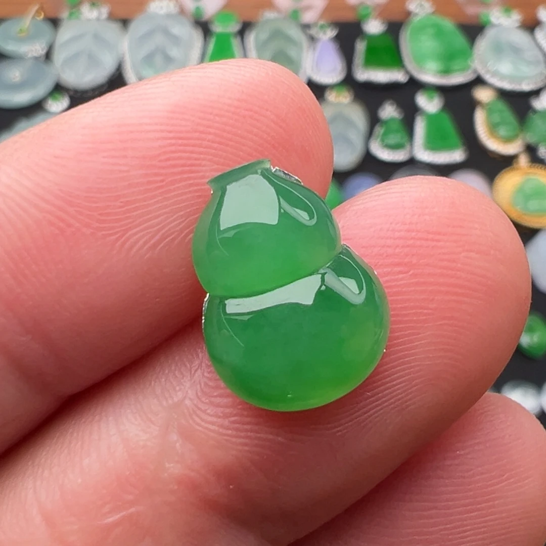 翡翠颈饰未镶嵌葫芦13.7