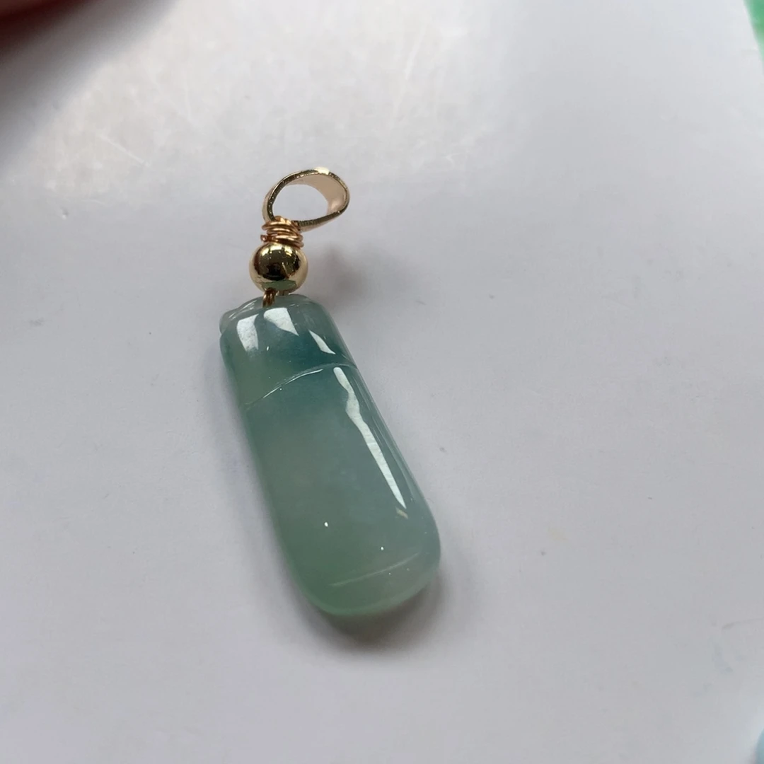 翡翠未镶嵌颈饰吊坠