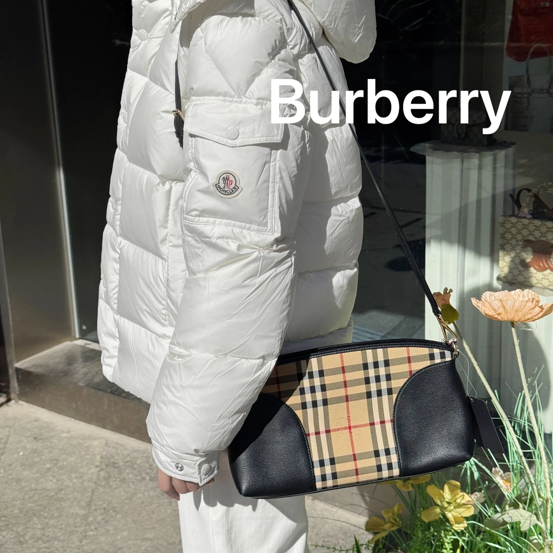 95新 BURBERRY/博柏利 A1685十字战马拼皮单肩包95新/代卖服务
