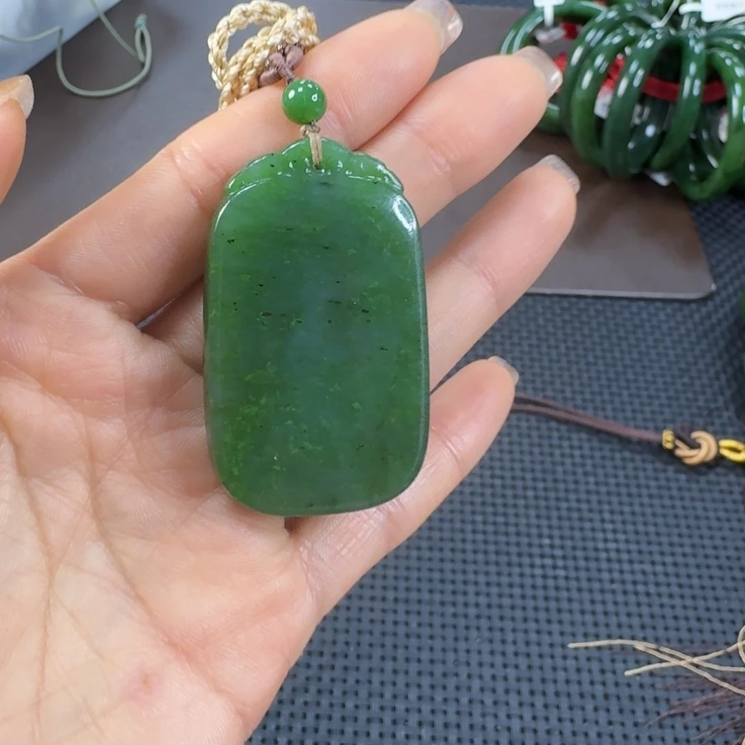 颈饰未镶嵌和田玉（碧玉）