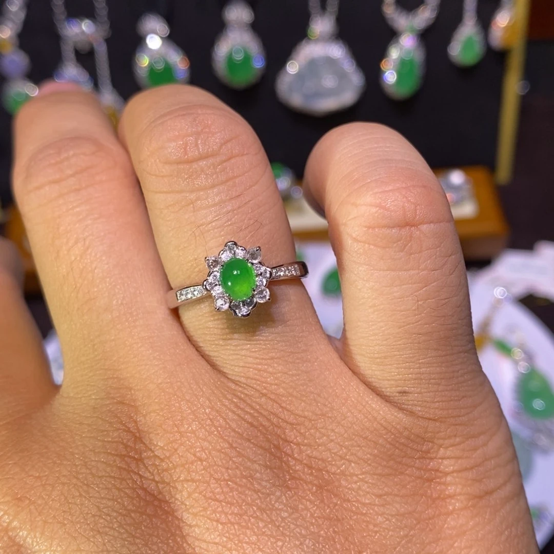 【闪购商品】颈饰18K金镶嵌翡翠