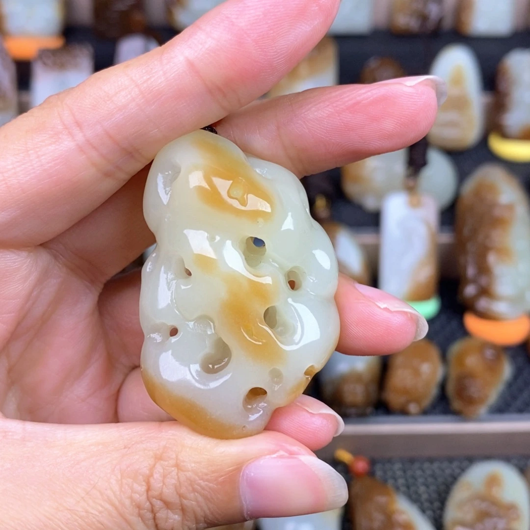 和田玉未镶嵌颈饰