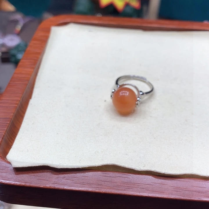 石英质玉颈饰足铂镶嵌玛*芬