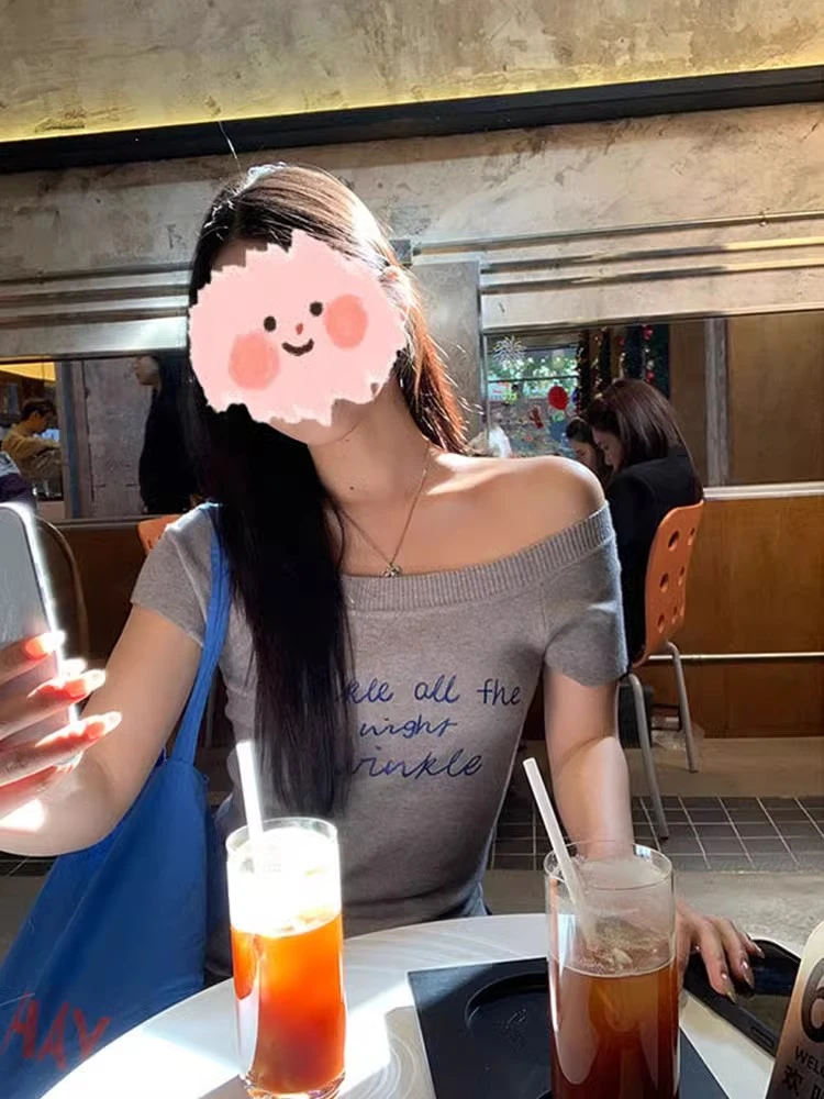 辣妹一字领字母印花短袖针织衫女春夏季性感斜肩短款打底T恤上衣