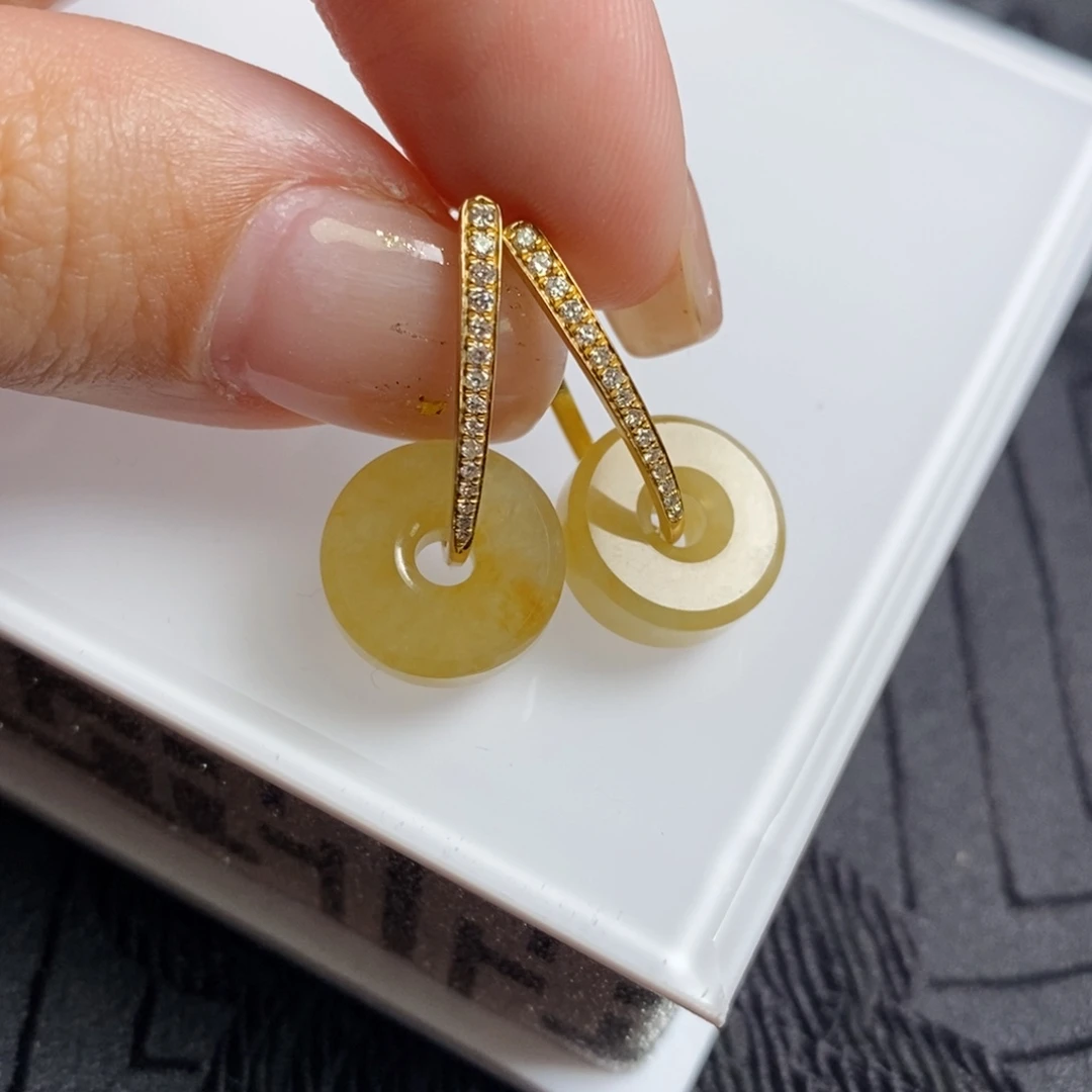 翡翠18K金镶嵌耳饰黄翡路路通