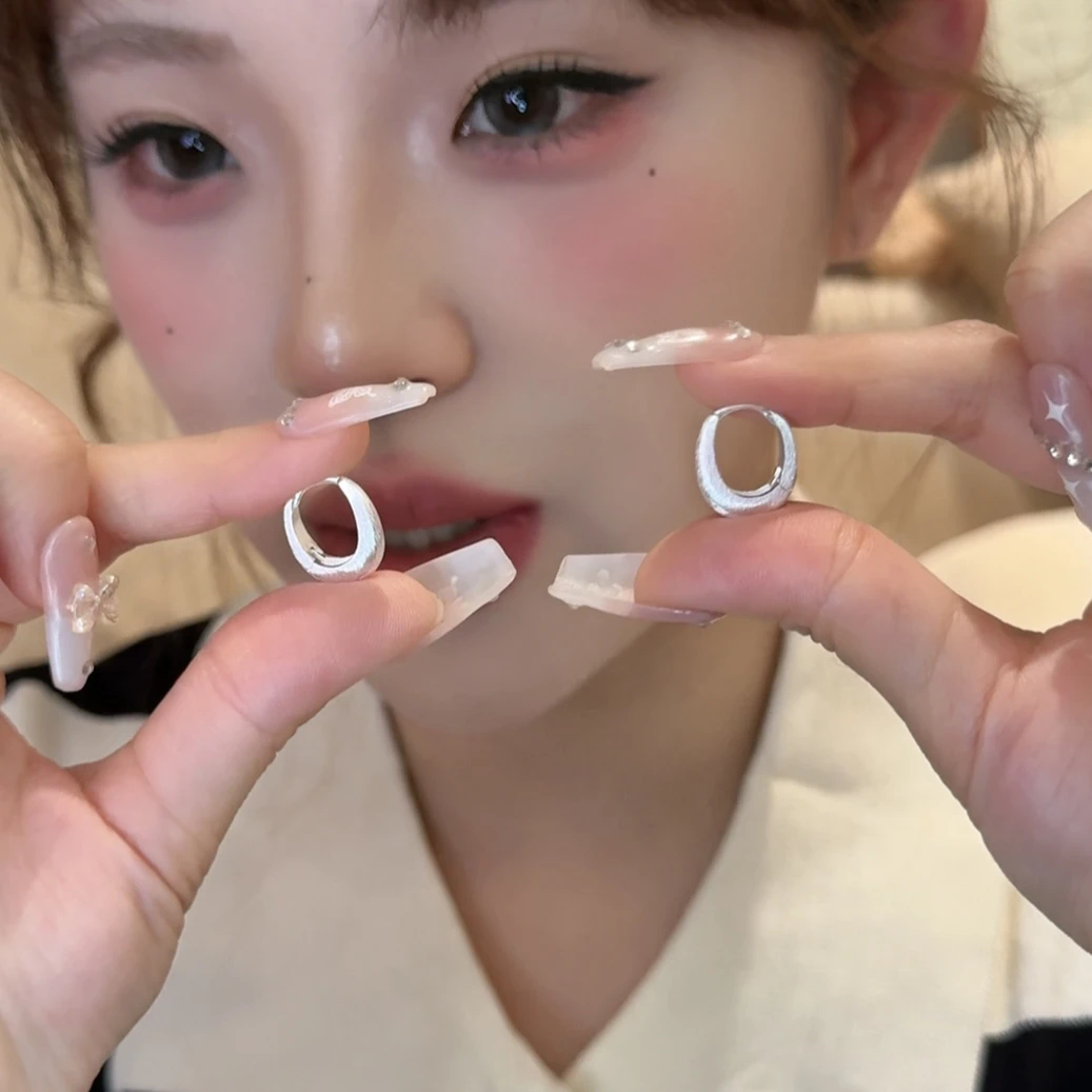 铜合金耳饰 椭圆素圈耳环女小众高级感气质百搭冷淡风耳钉耳饰