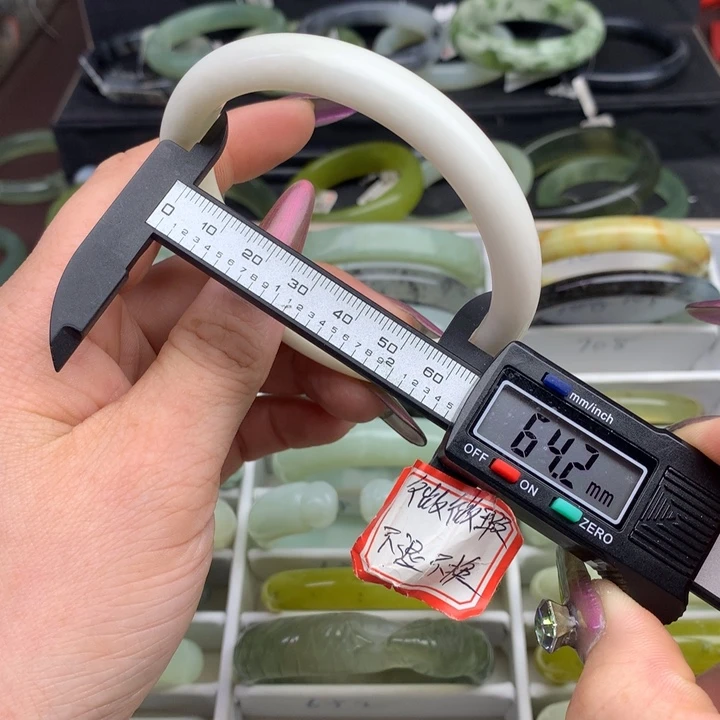 蛇纹石玉手镯未镶嵌708