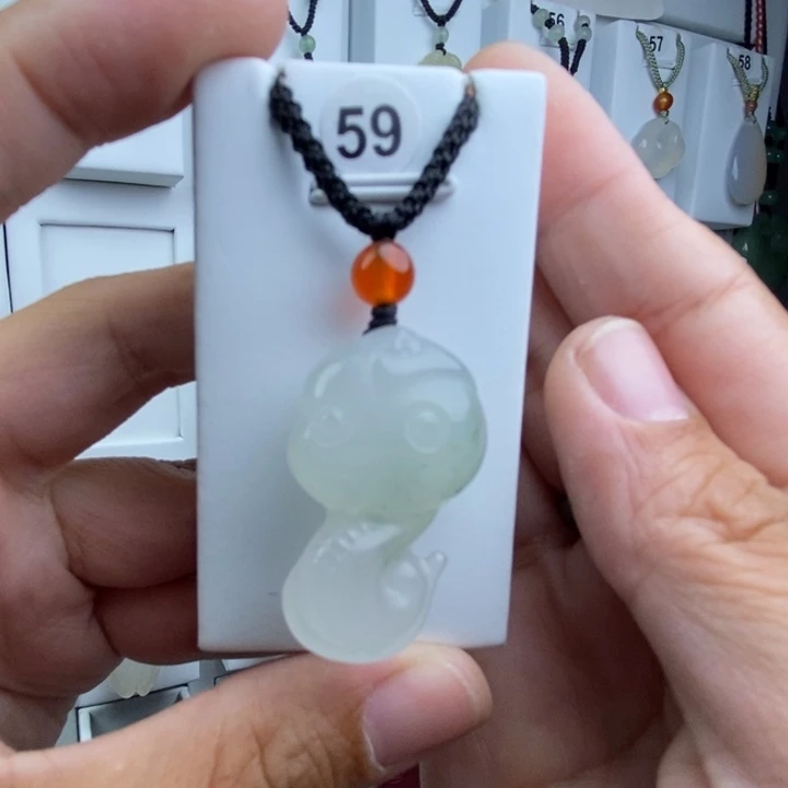 石英质玉未镶嵌颈饰