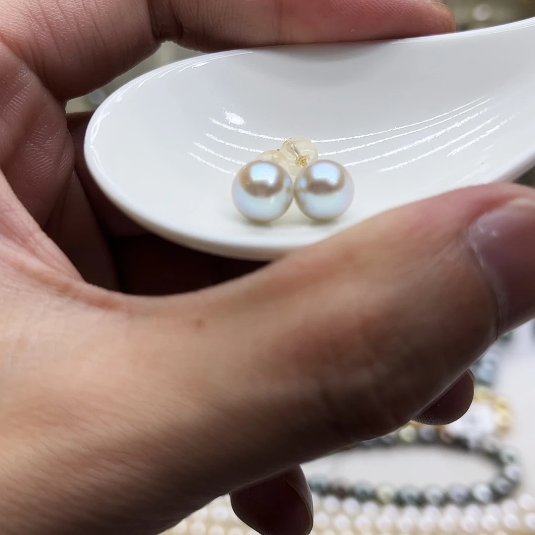18K金镶嵌海水珍珠耳饰