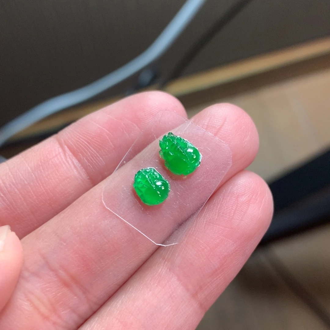 翡翠未镶嵌颈饰冰阳绿貔貅