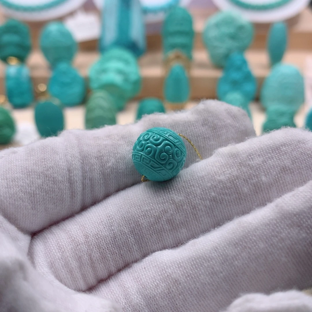 绿松石配饰未镶嵌向***?