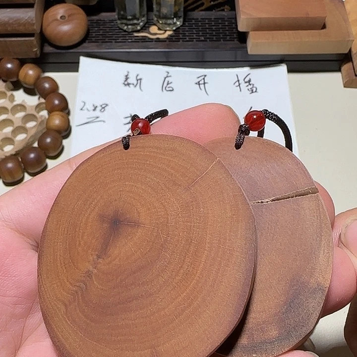 老山檀香随形圆形吊牌大