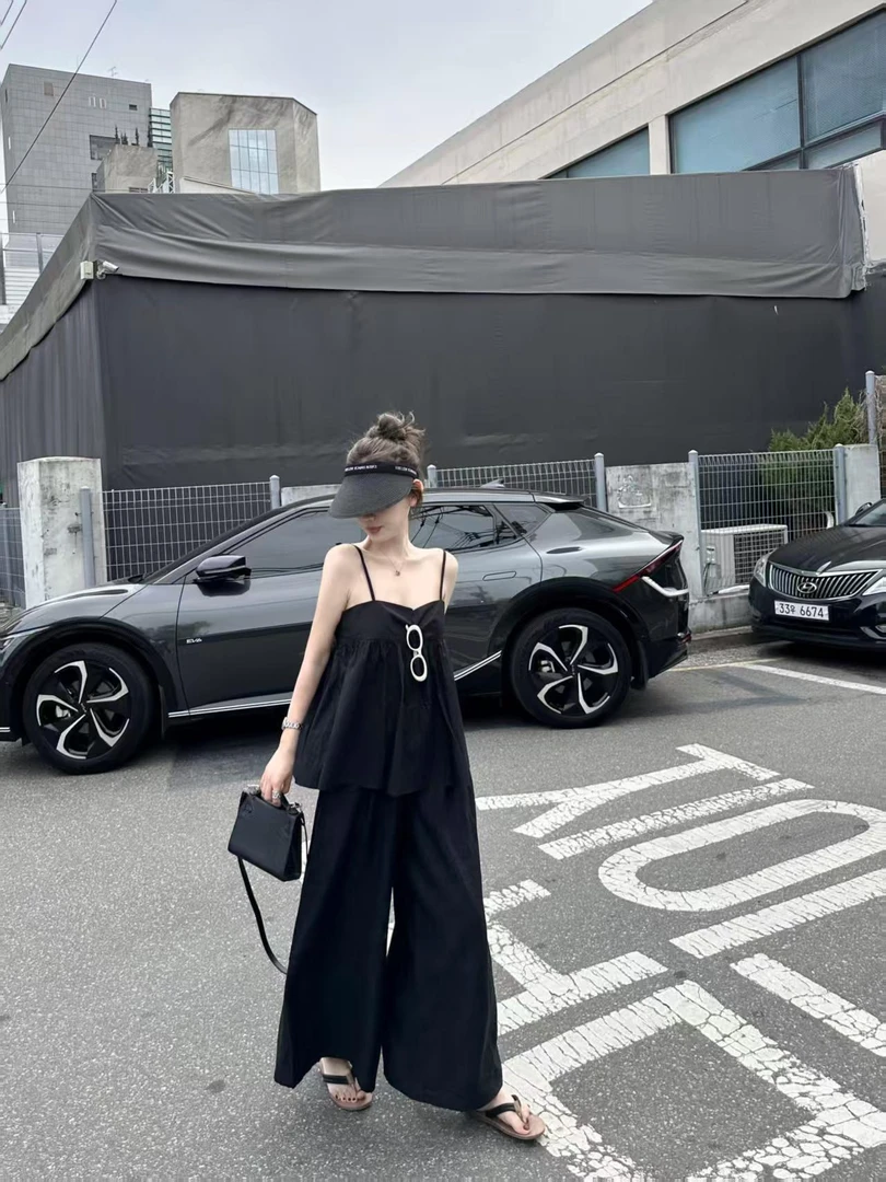 2025夏季穿搭韩系气质高级感黑色吊带背心百搭阔腿休闲裤两件套装