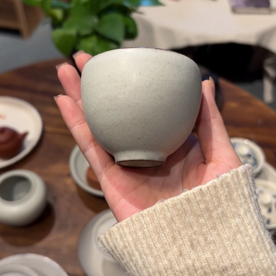 瓷片陶瓷。      陶瓷。