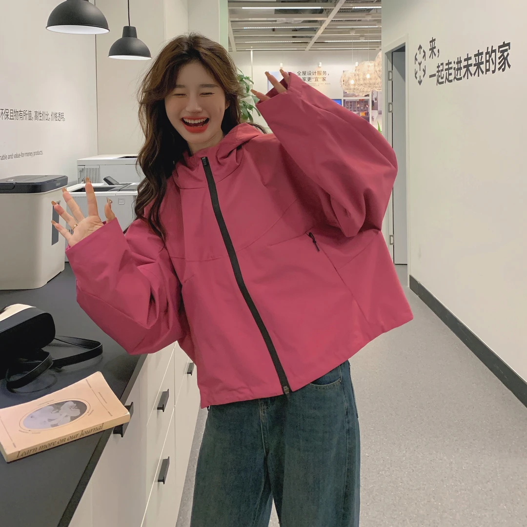 粉色极简风百搭冲锋衣外套女2025新款秋季小个子休闲连帽夹克上衣
