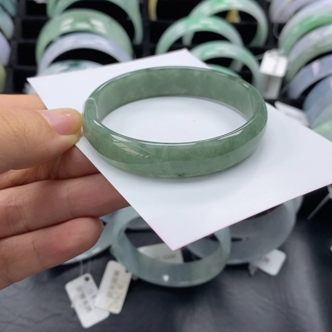 翡翠手镯未镶嵌手镯
