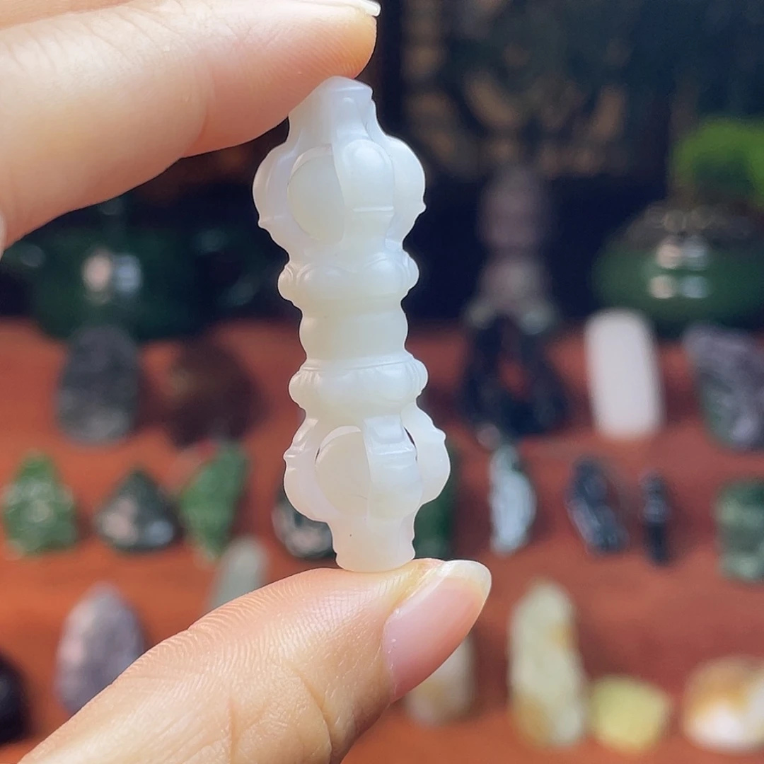 和田玉未镶嵌颈饰俄白油润细料金刚铃