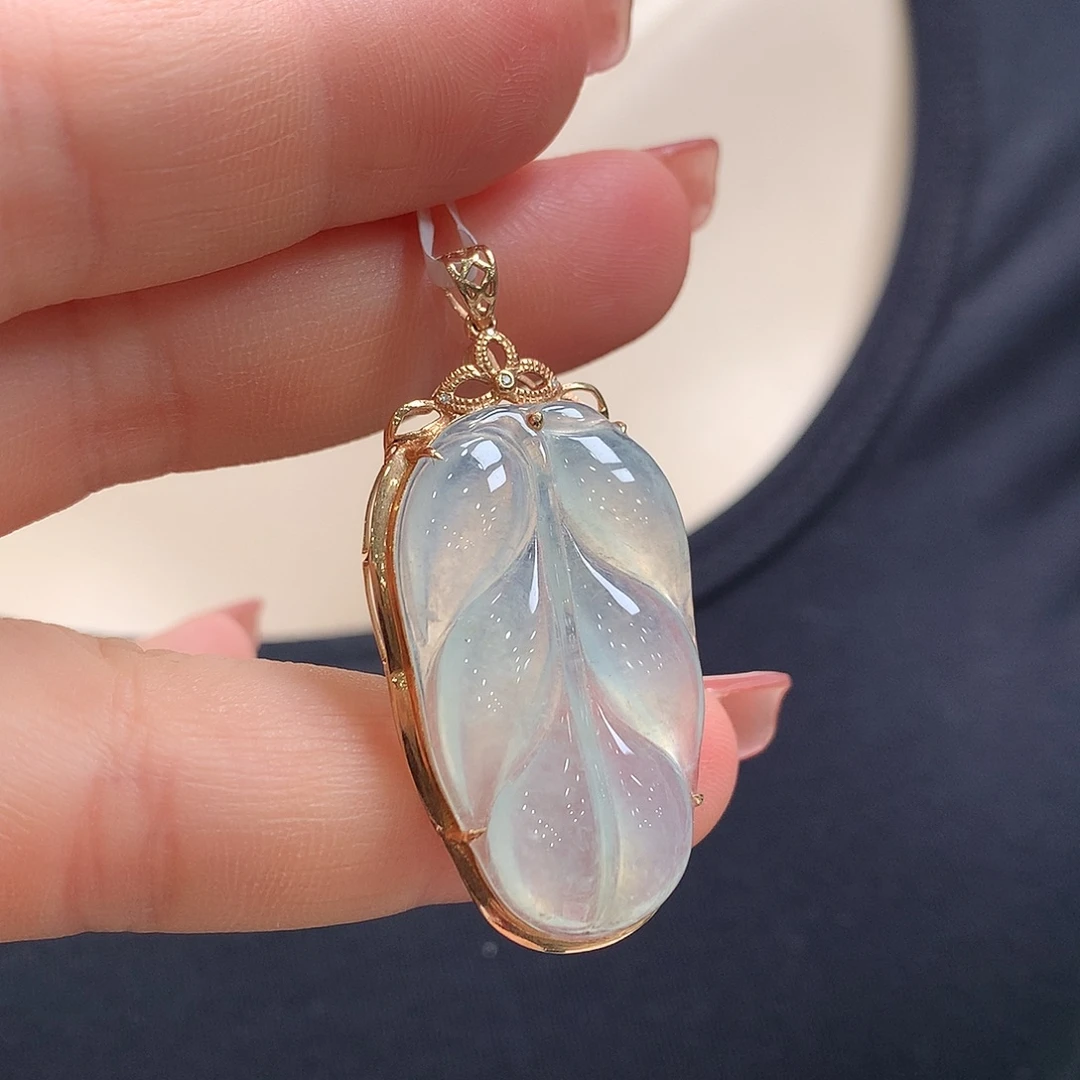 翡翠18K金镶嵌颈饰叶子