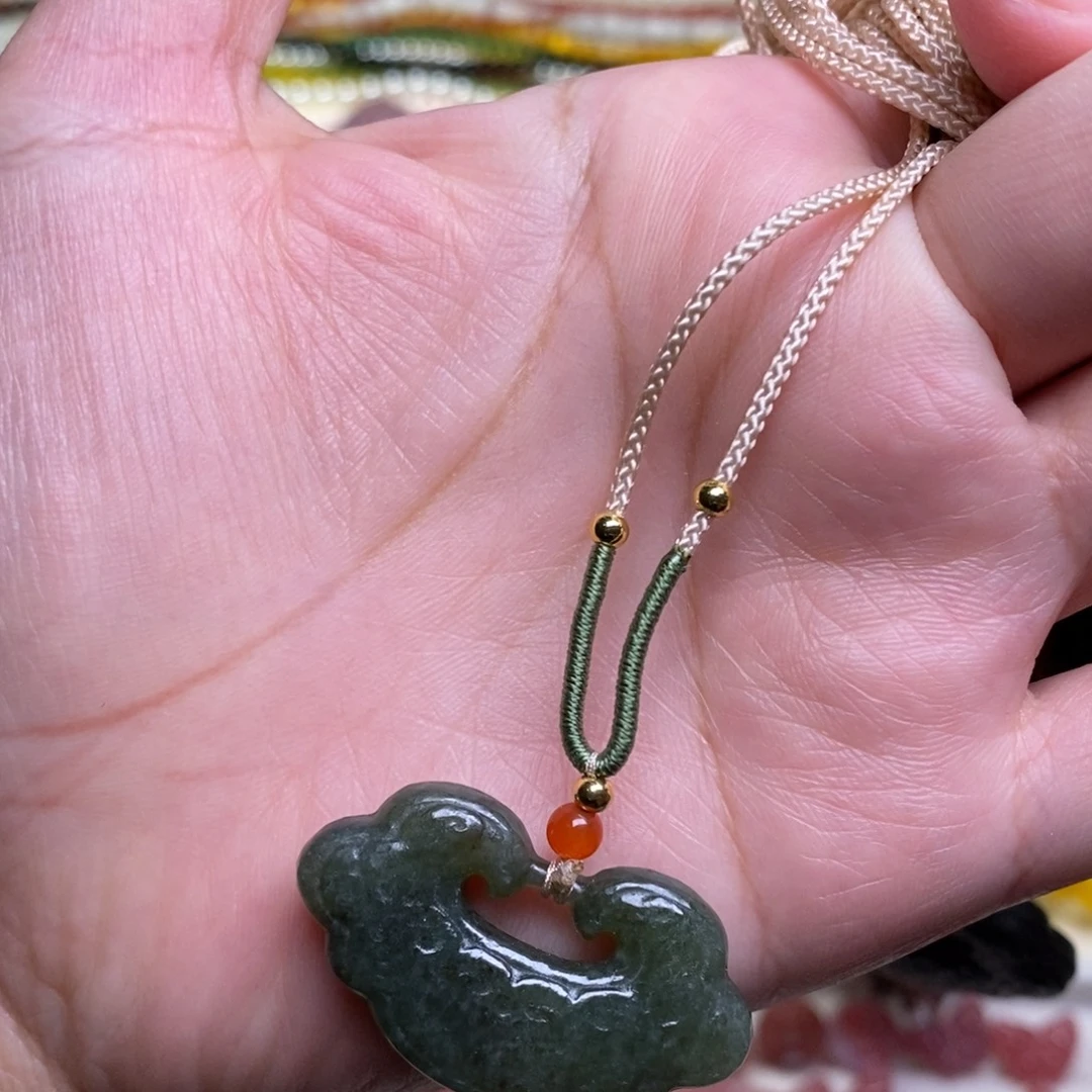 和田玉未镶嵌吊坠