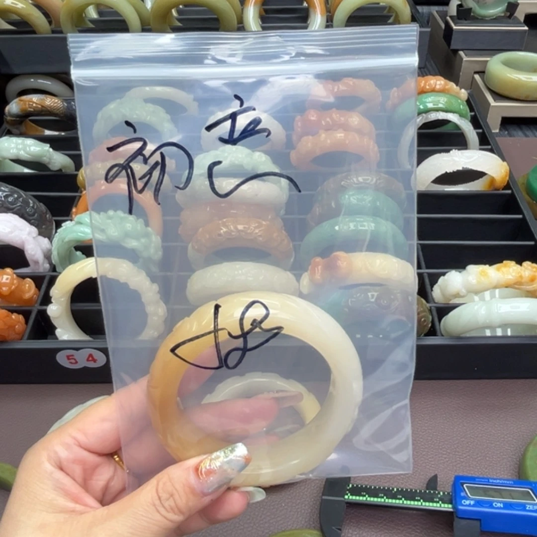 石英质玉手镯未镶嵌E****恋