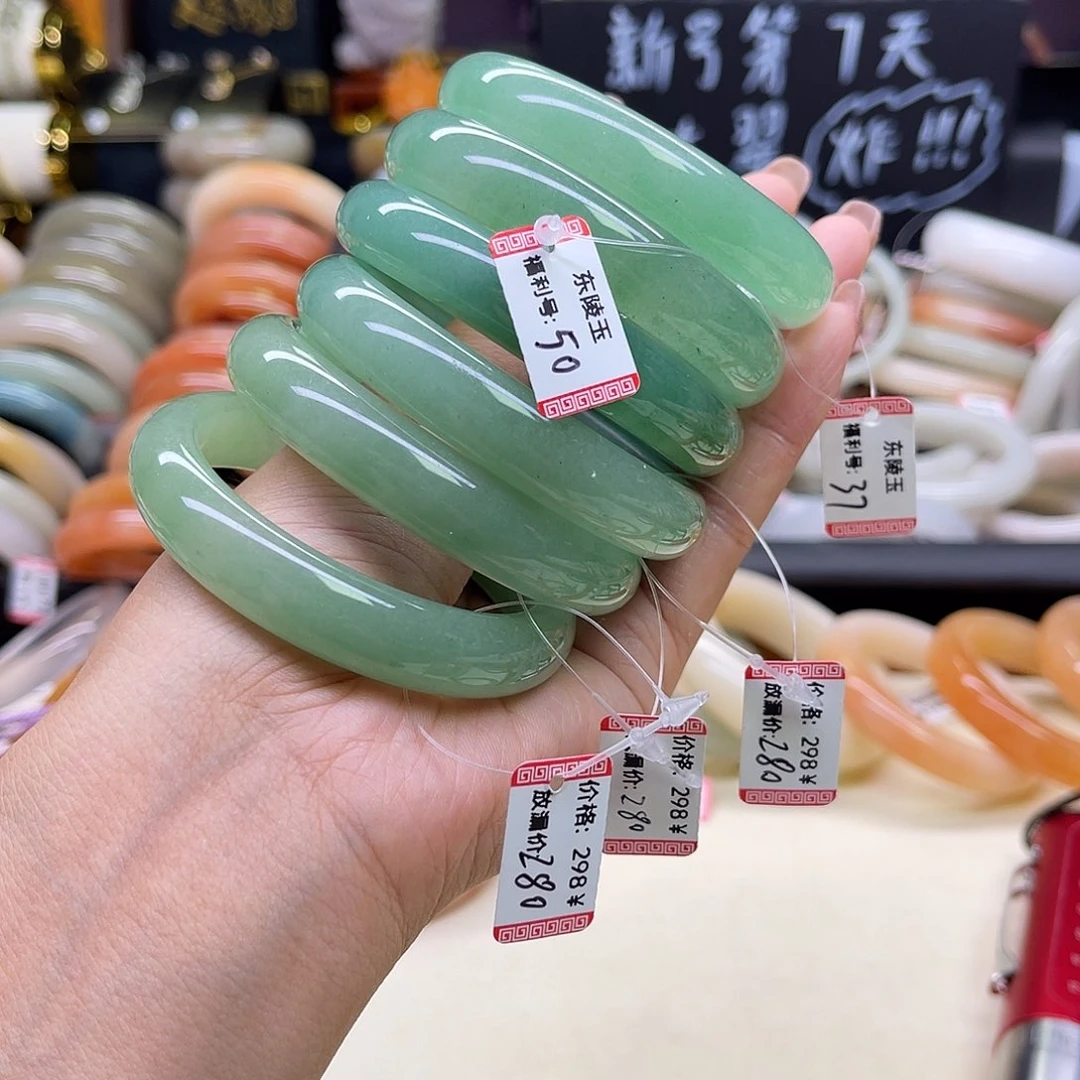 *****石英岩玉未镶嵌手镯