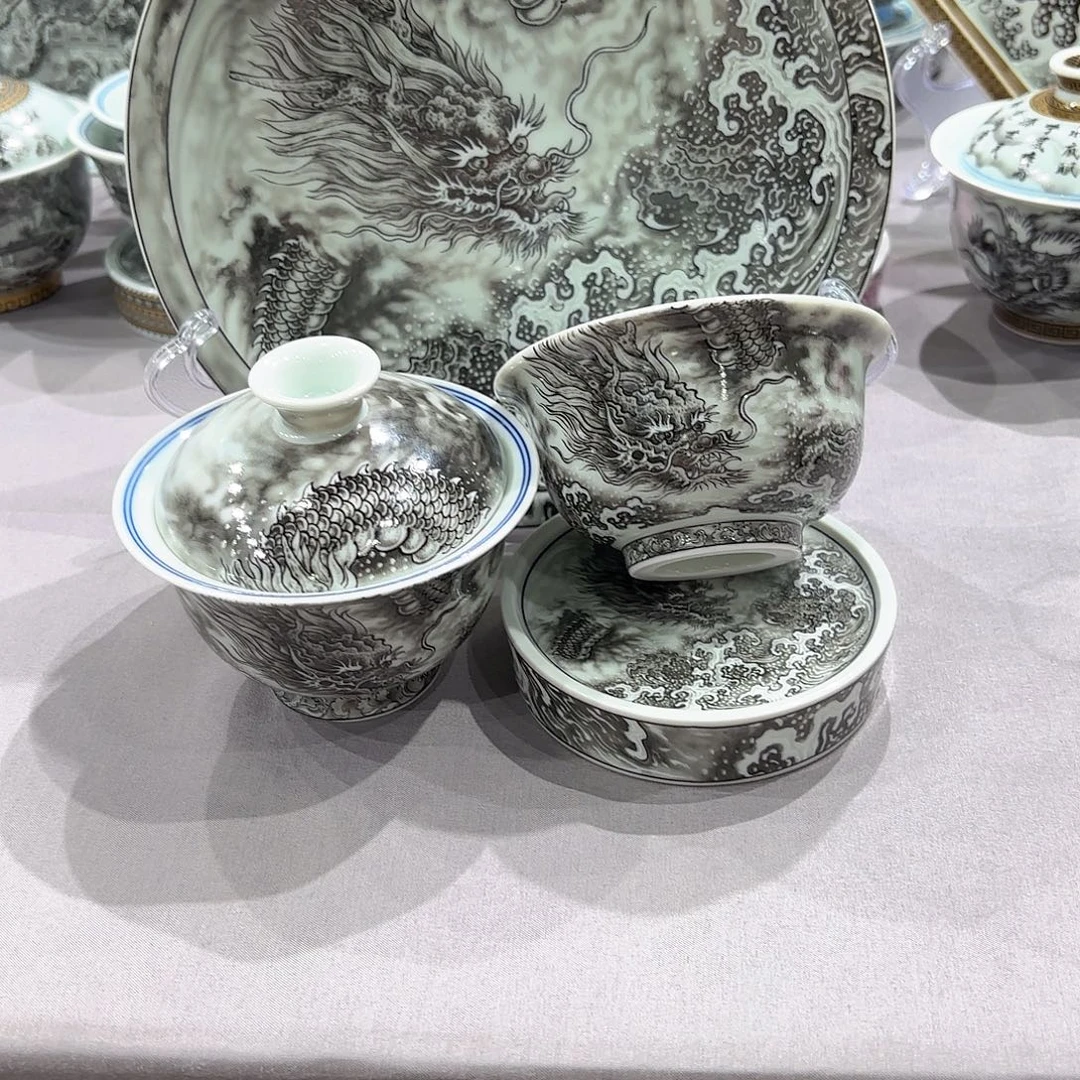 瓷片景德镇瓷器精品陈列