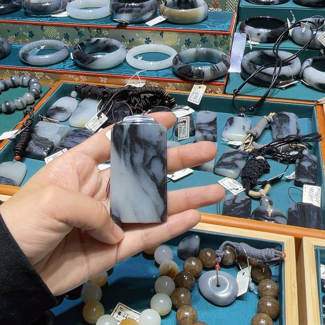 颈饰未镶嵌和田玉（子料）