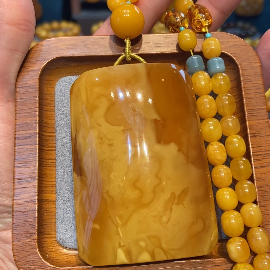 琥珀未镶嵌颈饰蜜蜡