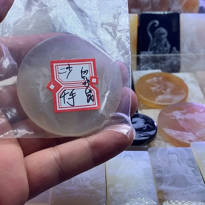 未镶嵌颈饰玛瑙/玉髓二*