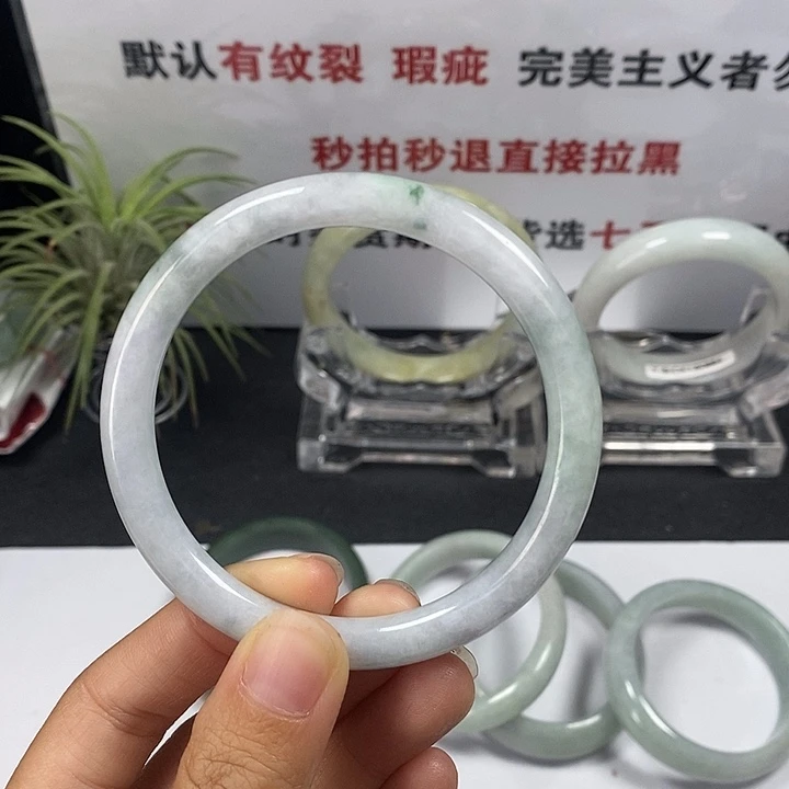 未镶嵌手镯翡翠81号。 58圈