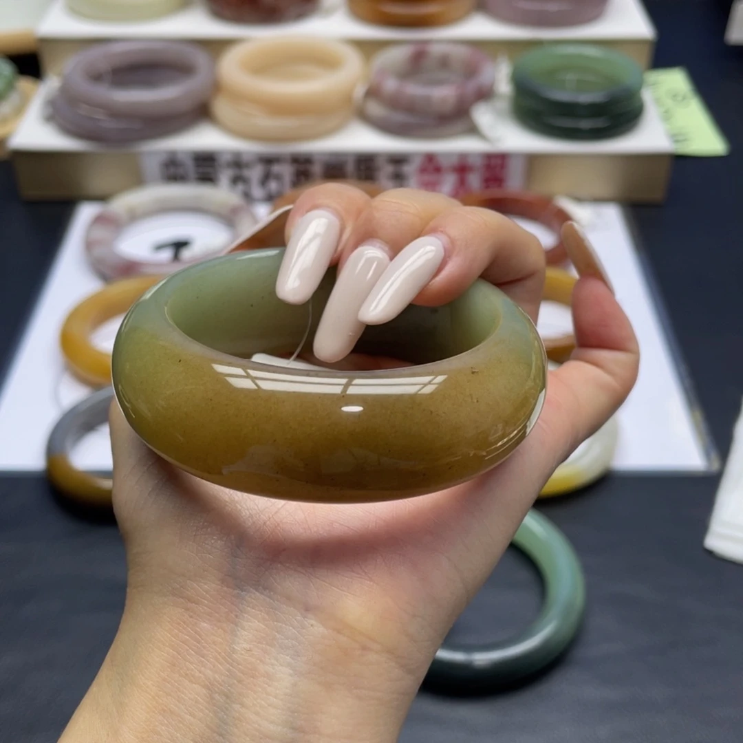 未镶嵌手镯石英质玉伊*哒