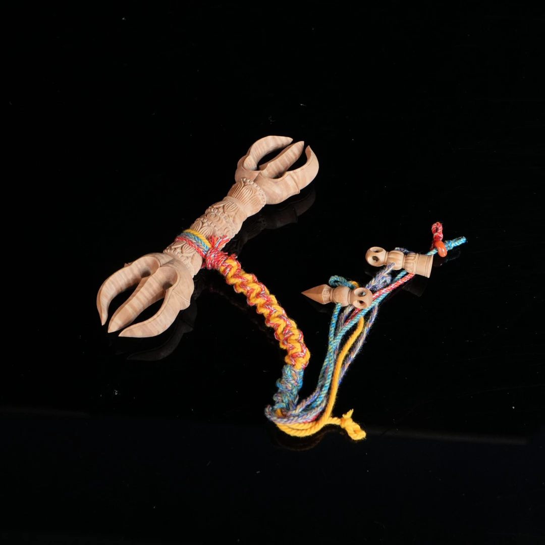 DY-B9768 老山檀金刚杵 11.8x3.2x1.4cm 18g含绳