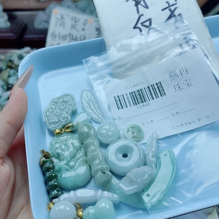 翡翠未镶嵌颈饰翡翠