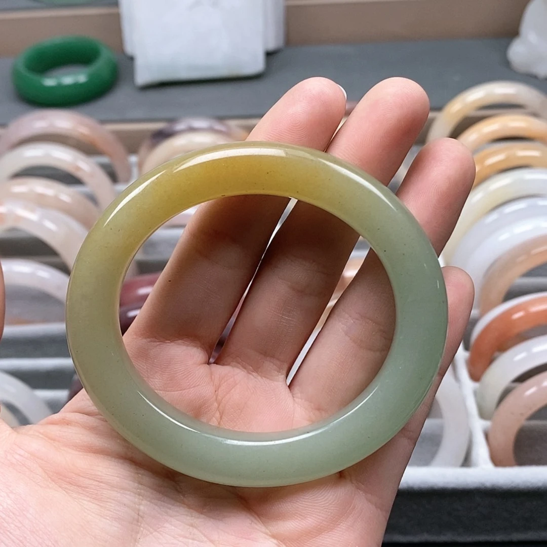 【闪购商品】石英质玉手镯未镶嵌心*