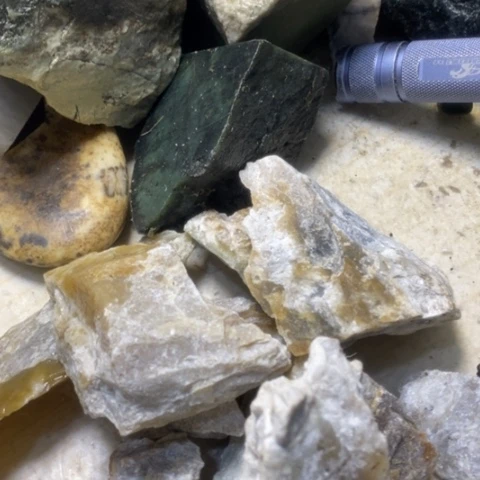 透闪石质玉未镶嵌珠宝半成品