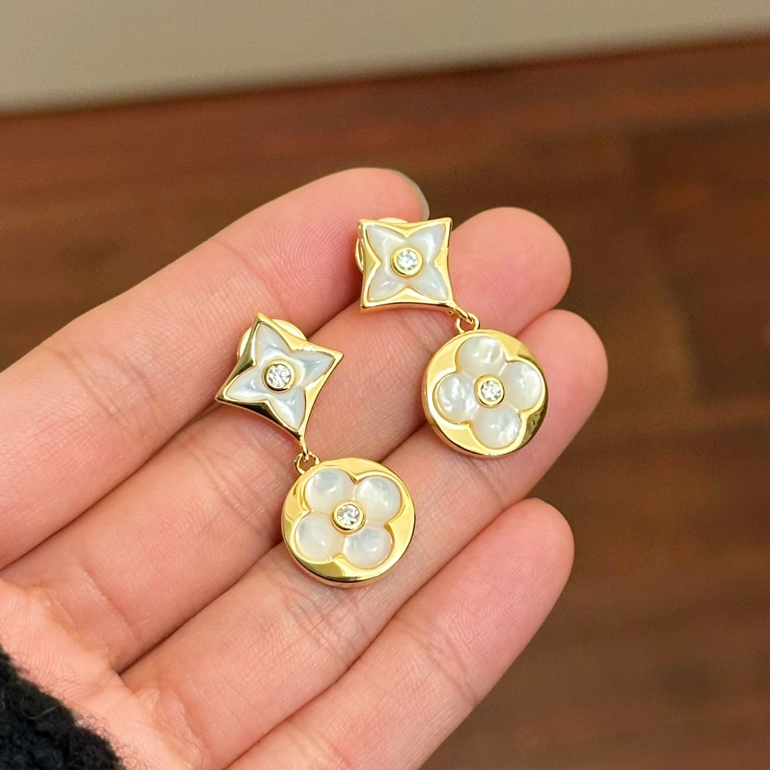 铜合金贝壳耳饰 E0021 时尚气质四叶草高级百搭耳环