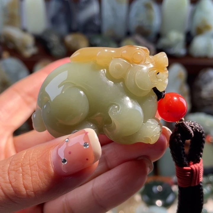 和田玉颈饰未镶嵌吊坠