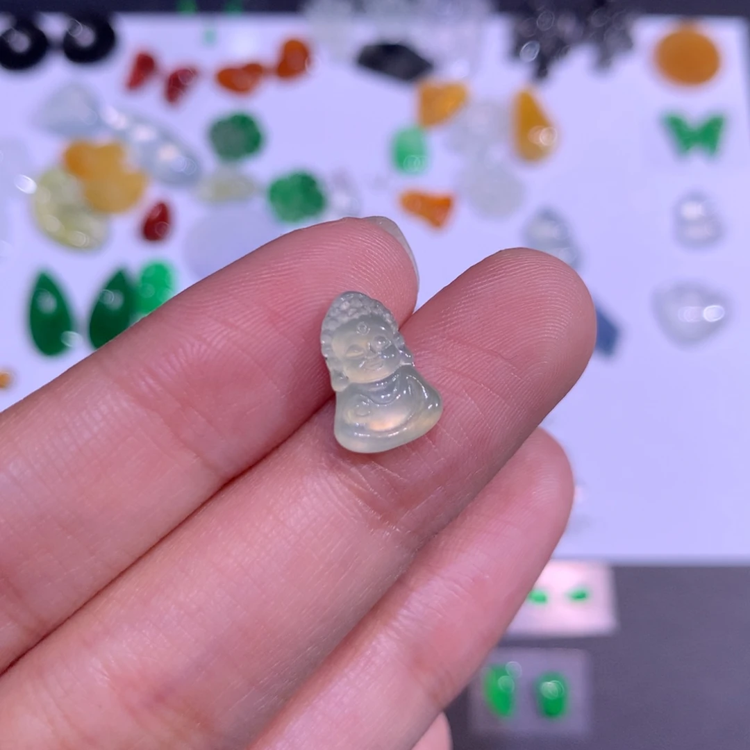 翡翠未镶嵌颈饰宝宝佛