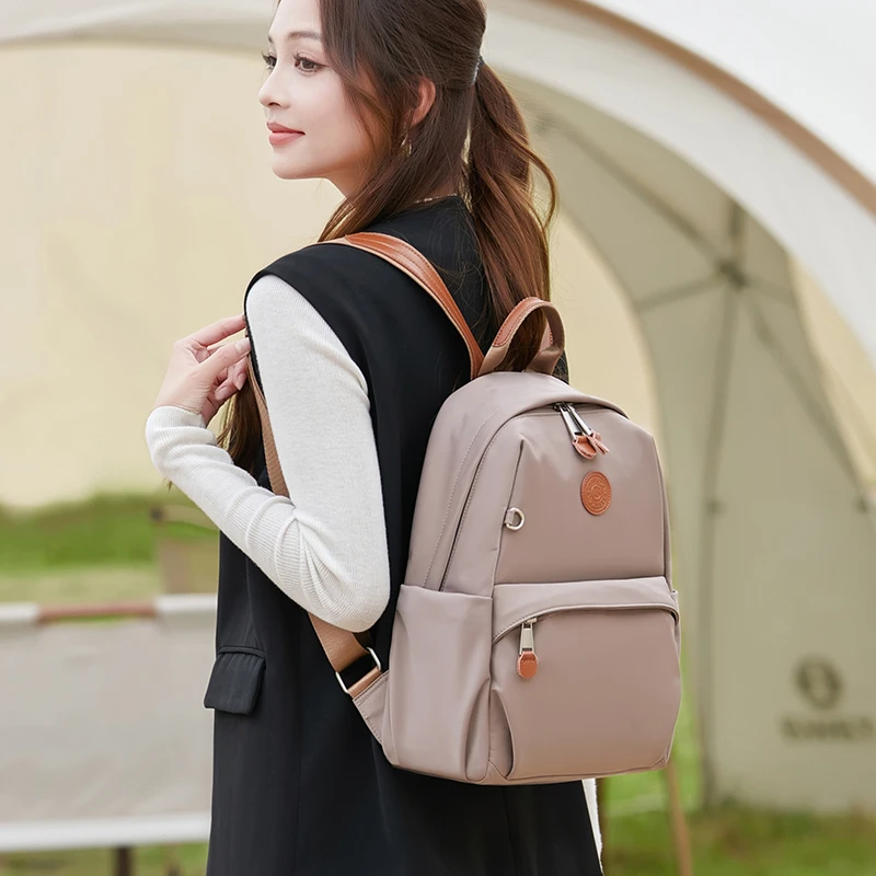 双肩包女2025新款时尚通勤大容量出游休闲旅行背包轻便简约百搭
