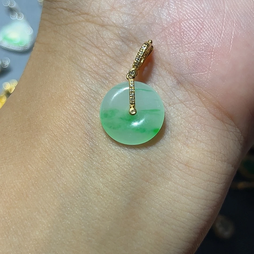 翡翠18K金镶嵌颈饰