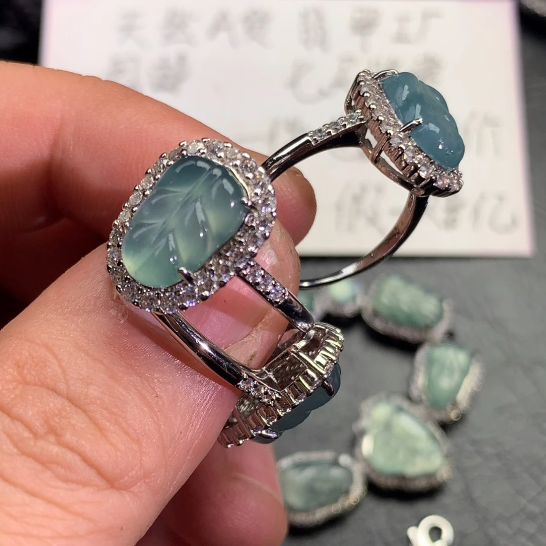 翡翠颈饰未镶嵌叶子戒指